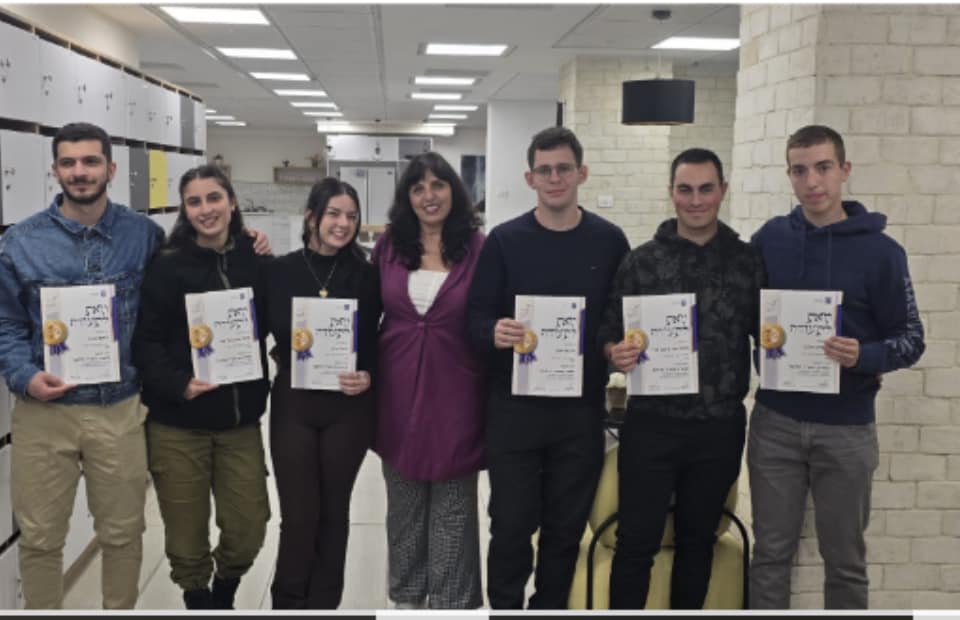 בוגרים מצטיינים